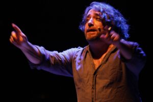 Giulio Cavalli in scena